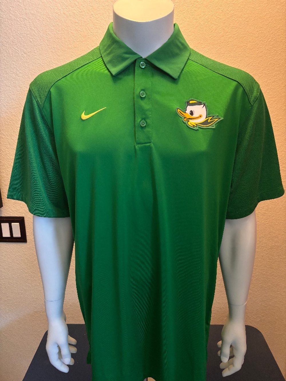 Nice mens XL Nike Oregon Ducks polo shirt